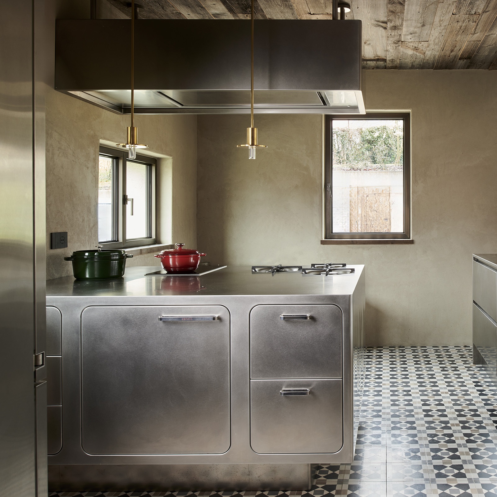 Keep reading Timeless wood blends with contemporary shapes and materials