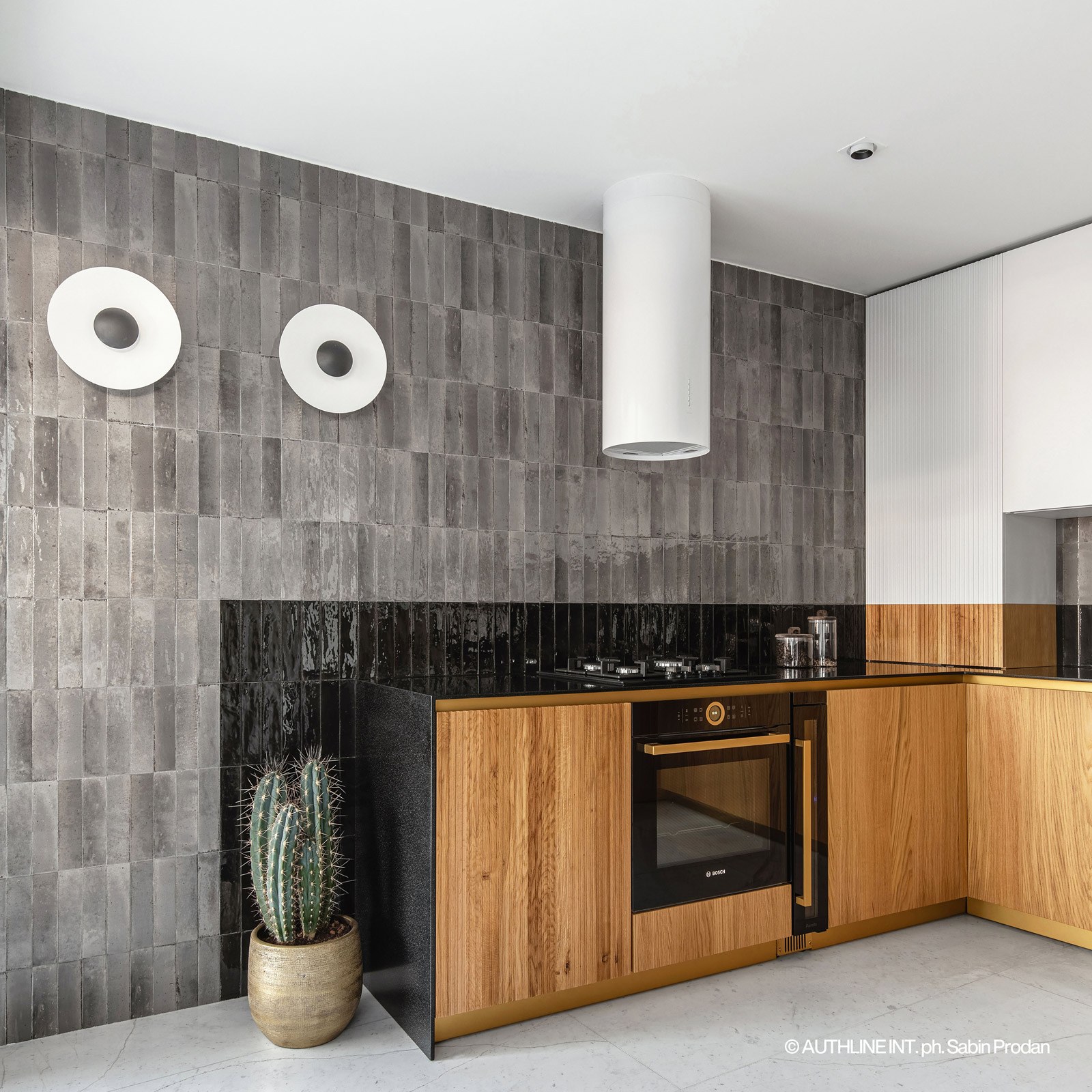 Continua a leggere Il design bianco di Polar caratterizza un progetto cucina a Bucarest