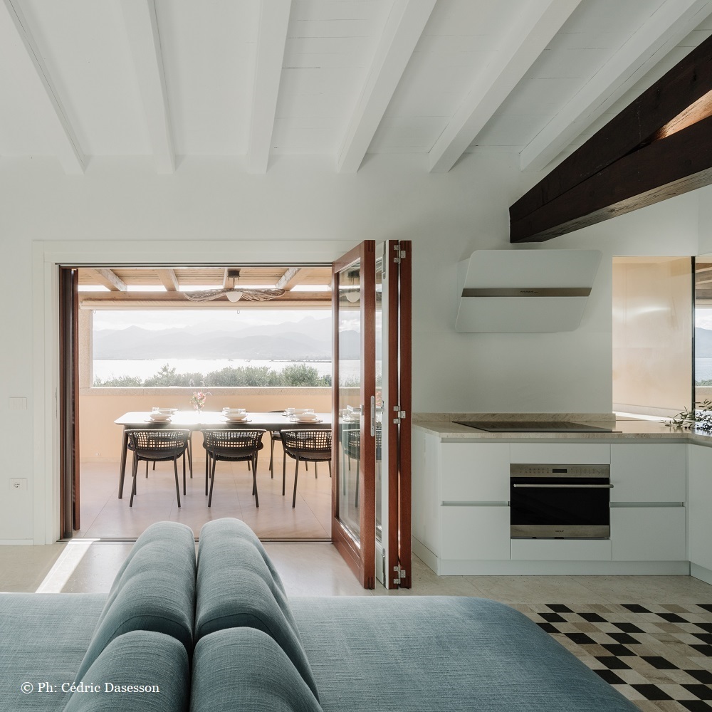 Continua a leggere Cucina minimal ed effetti ottici per Flipper