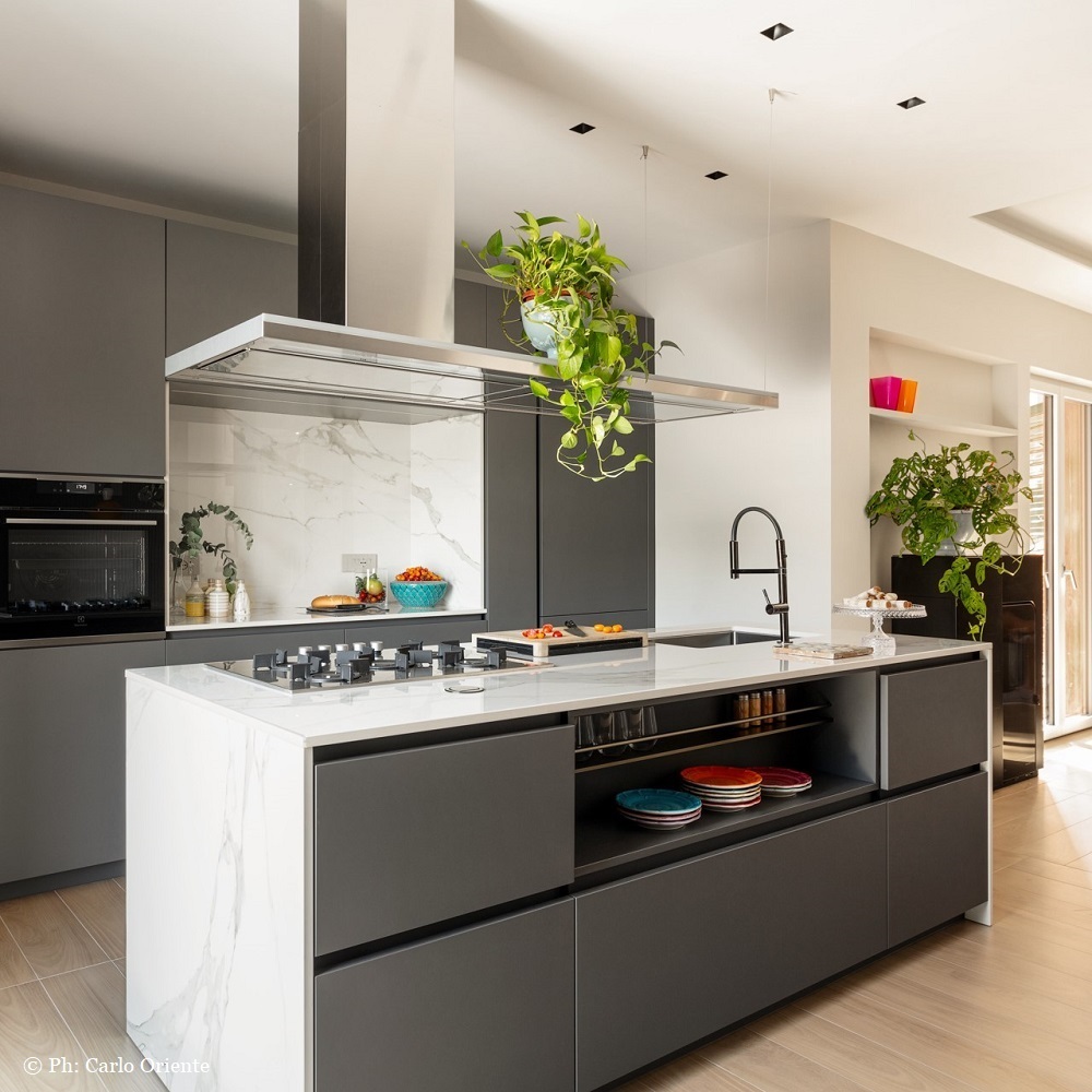 Continua a leggere Una cucina a vista per Lumen 175 - Napoli, Italia