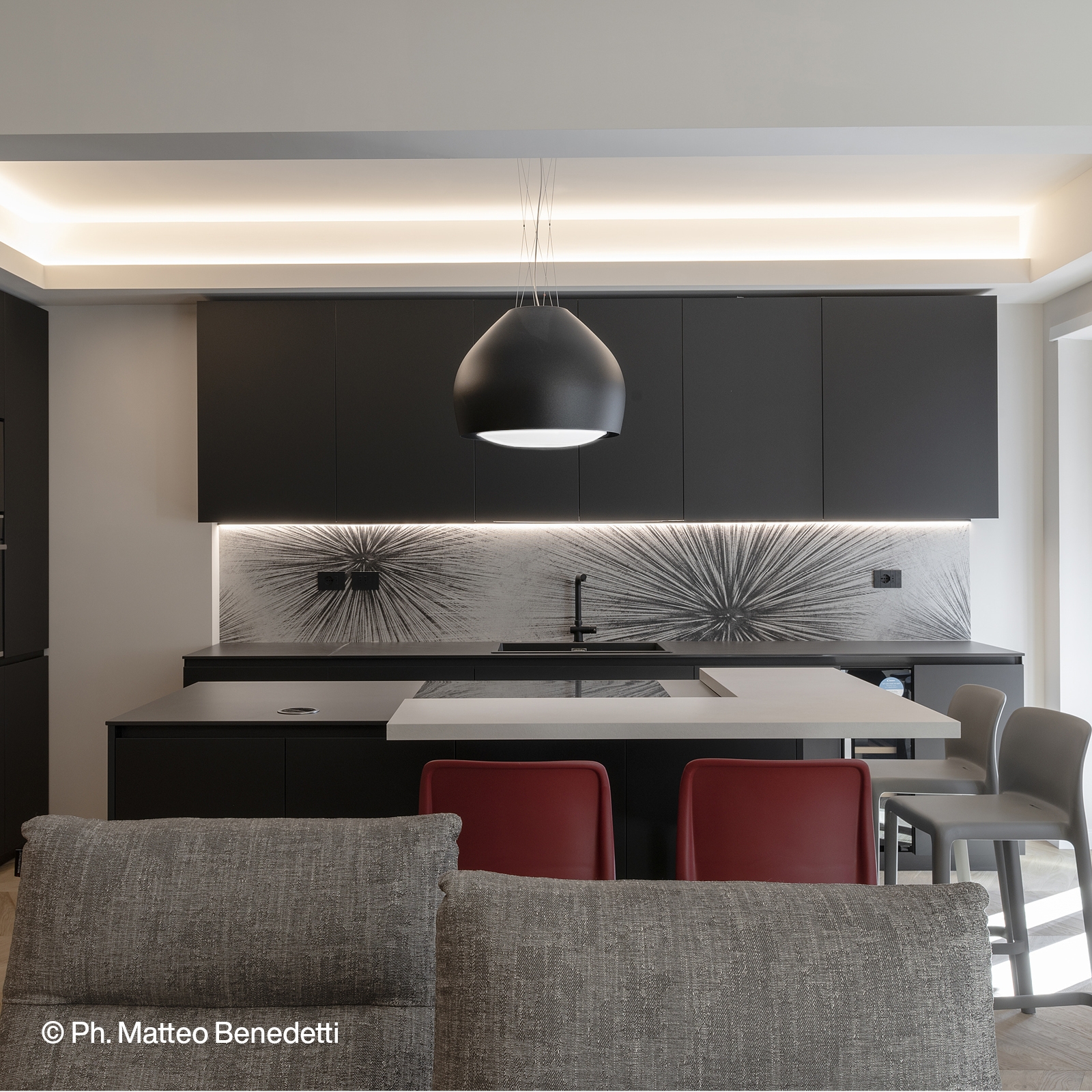 Weiter lesen Ein ort mit einem schlichten, essenziellen stil